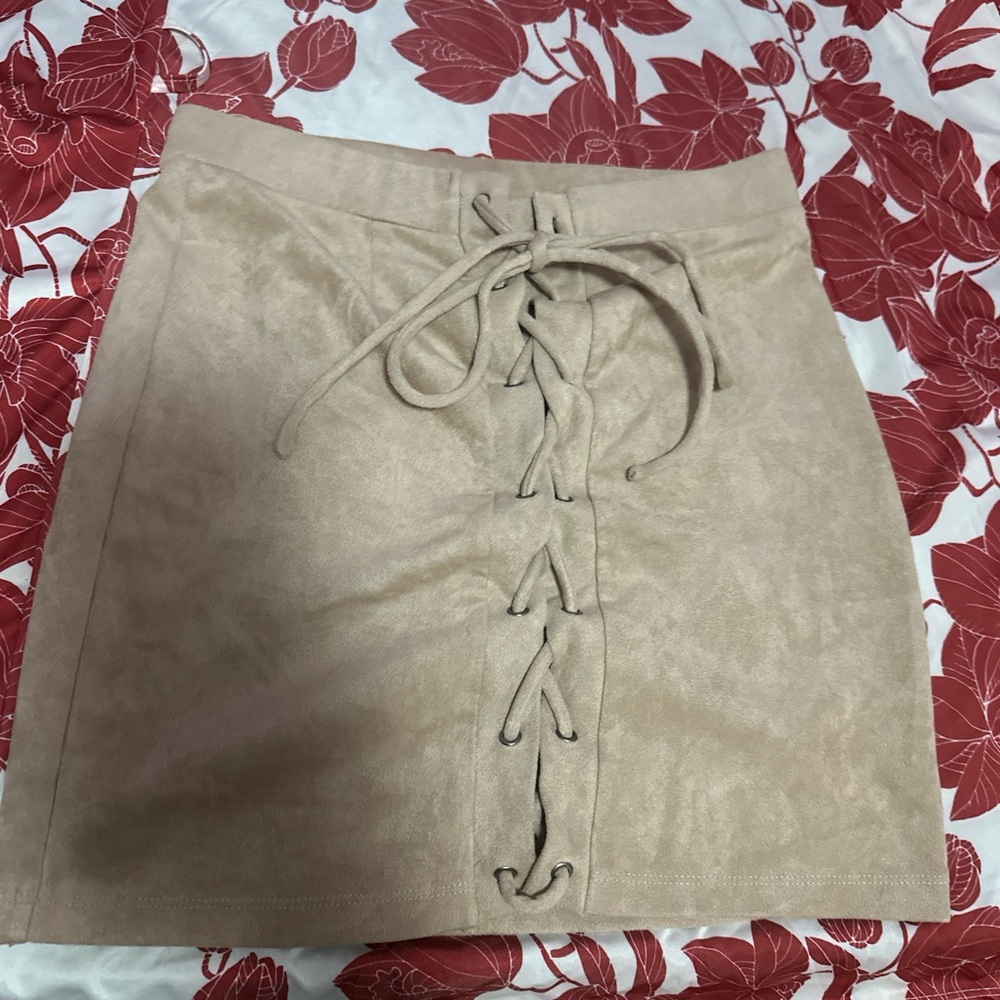Windsor suede skirt 
Muted pink 
Stretchy size s